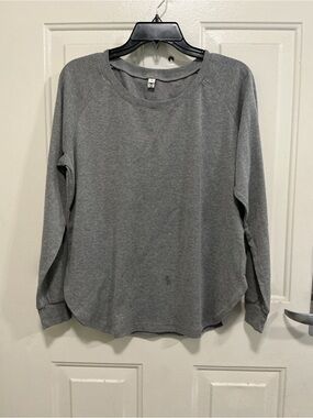 Small Gray Crewneck Sweatshirt Top